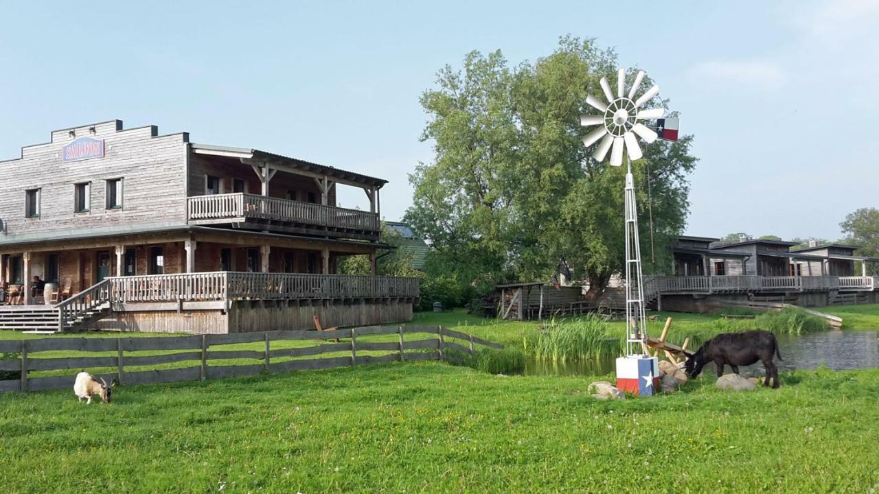 Neuendorf  Horse Lake Ranch מראה חיצוני תמונה