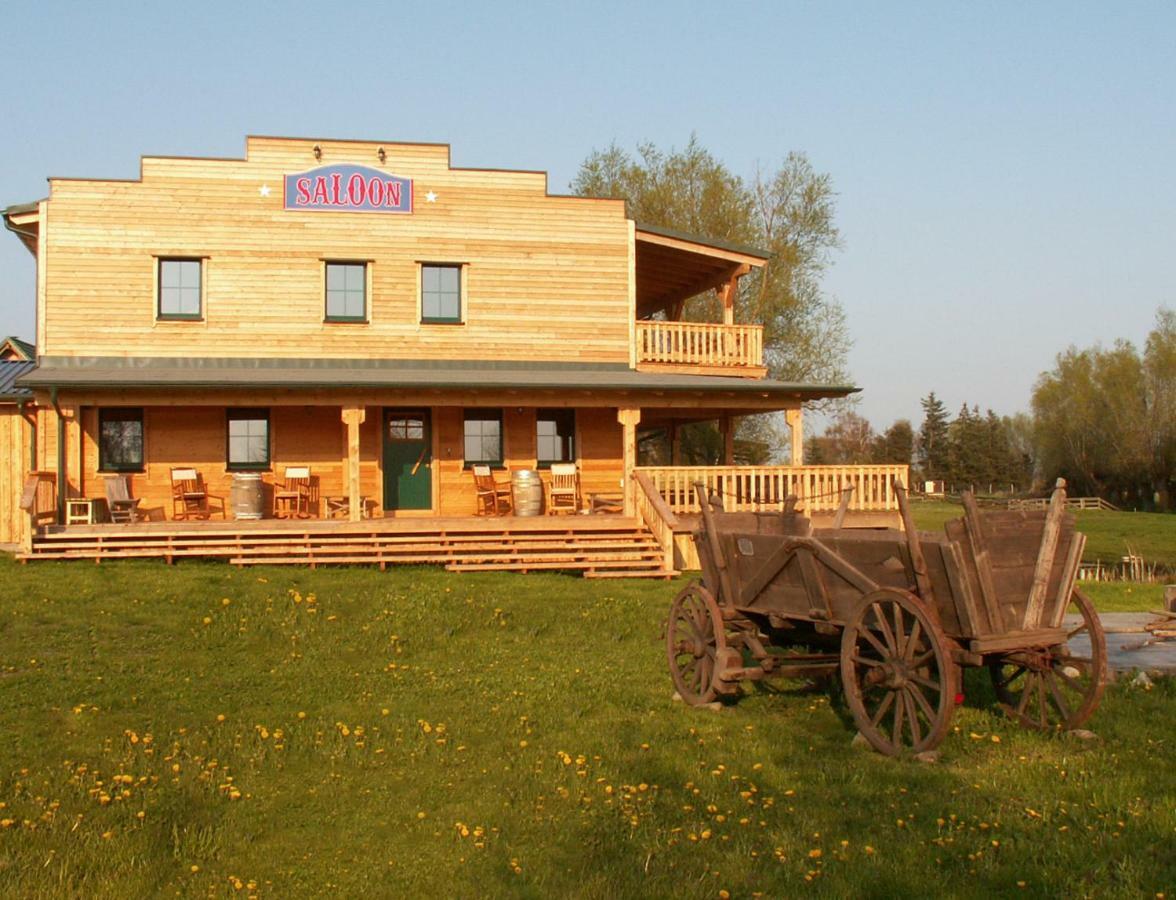 Neuendorf  Horse Lake Ranch מראה חיצוני תמונה
